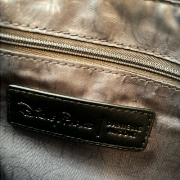 Danielle Nicole It’s A Small World Purse - Picture 4 of 7